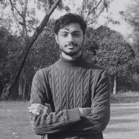 muneeb designer head ecom glider